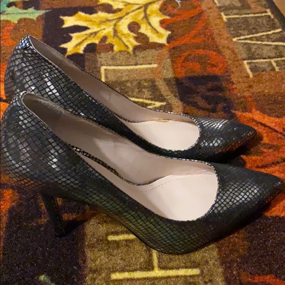 Shoes - Picture 2 of 3